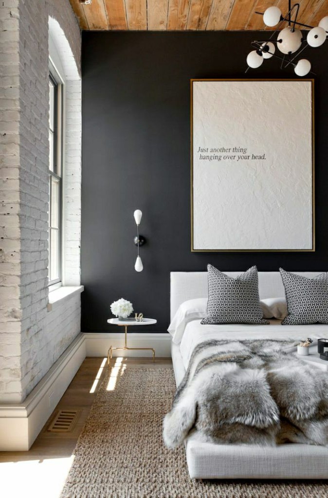 1-descente-de-lit-tapis-chambre-a-coucher-coussins-mur-gris-mur-de-briques-blancs